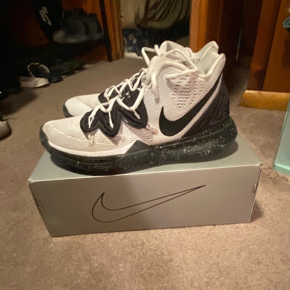 Jordan’s, kyries, Kobe’s, Air Force 1s - Picture 11 of 13